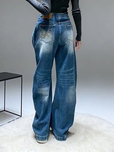 Jeans donna vintage blu scuro a gamba larga con ricamo sulla tasca posteriore e pelle tag