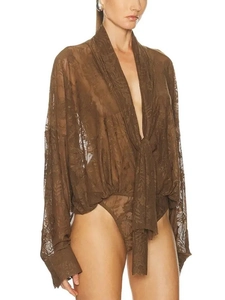 Bodysuit sexy en dentelle marron foncé avec col en V profond et manches longues
