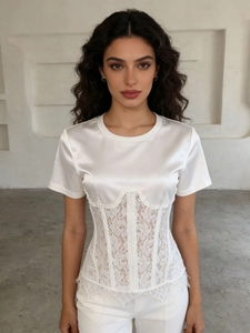 Top a corsetto bianco a maniche corte con inserto in pizzo floreale e vestibilità slim