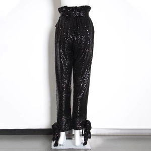 Pantaloni da donna con paillettes nere a vita alta con cintura a balze e finitura lucida