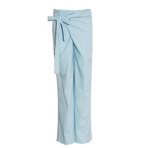 Pantalon femme bleu clair à taille haute, jambes larges et ceinture à nœud élégante chic