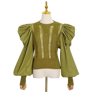 Avocadogrün eng anliegender Strickpullover mit übergroßen Puffärmeln und Cut-out-Details