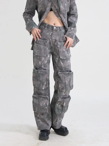 Pantalon cargo camouflage femme taille haute jambe large avec plusieurs poches et fini denim