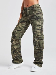 Women's streetwear camouflage wide-leg cargo jeans with large side pockets and high waist