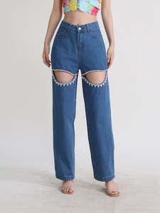 Jeans blu a vita alta con gamba dritta e ritagli decorati con strass sulle cosce
