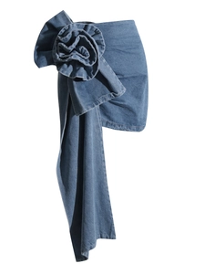 Mini-jupe en jean bleu rétro avec une grande fleur rose 3D et de longs rubans stylés