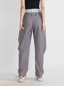 Pantalon gris à carreaux pour femme avec taille élastique et poches plaquées au dos