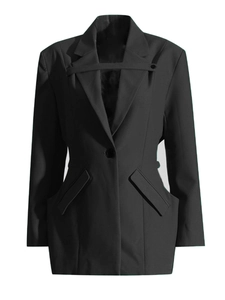 Blazer noir classique pour femme avec sangle au revers et fermeture à bouton unique