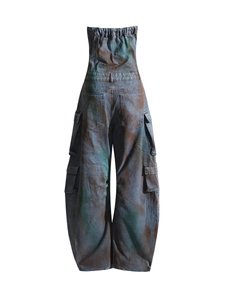 Combinaison cargo bustier tendance avec délavage camouflage et multiples poches cargo