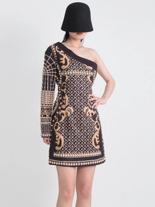 Robe mini noire à une épaule avec broderies dorées complexes et détails en perles