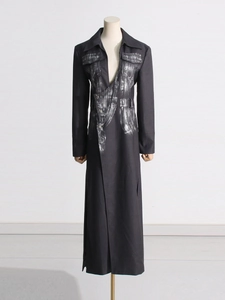 Veste de blazer longue cintrée avec motif imprimé blanc asymétrique artistique