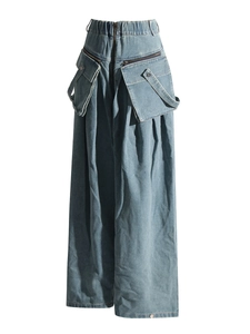 Jean cargo bleu clair à taille haute, jambe large et grandes poches avec zips en métal