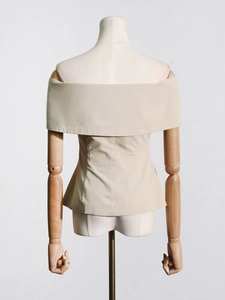 Haut péplum beige chic à épaules dénudées avec coupe ajustée et col rabattu large