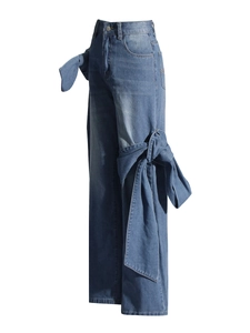 Jean femme taille haute à jambes larges avec nœuds en denim et finition délavée