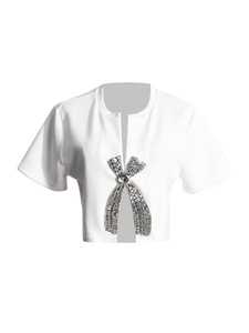 White short sleeve tee featuring a crystal bow buckle and elegant split detail