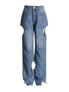 Jean bleu à taille haute avec découpes évidées uniques et coupe droite en denim délavé