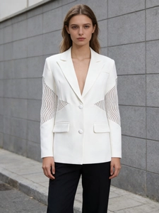Elegante blazer bianco con maniche in pizzo trasparente e scollo a V per donne