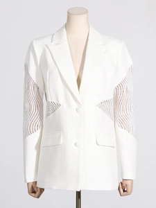 Blazer bianco con scollo a V e inserti in rete trasparente su maniche e girovita