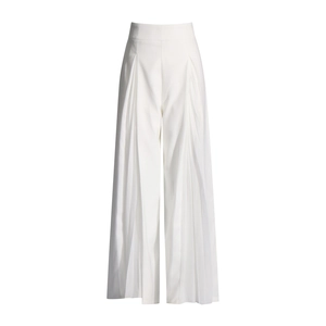 Détail du pantalon large blanc à taille haute avec empiècements en tulle plissé