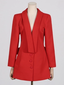 Robe blazer rouge ajustée avec col châle, manches longues et boutons à boutonnage simple