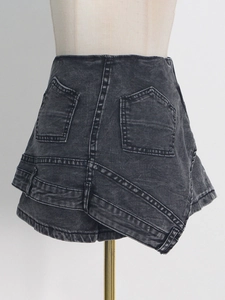 Jupe-short en jean gris anthracite à design asymétrique superposé et effet délavé