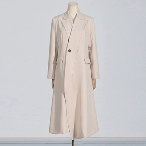 Detail of single-button closure and flap pockets on the beige long trench coat for women