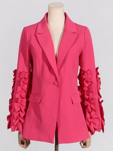 Rosafarbener Damenblazer mit Rüschenärmeln und taillierter Passform in Pink
