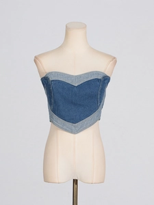 Top a bustino in denim a forma di cuore blu scuro con cuciture a contrasto slim fit