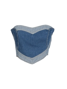 Top a fascia in denim con design patchwork a forma di cuore in blu scuro e azzurro chiaro