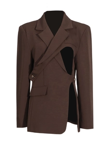 Veste de tailleur marron pour femme avec découpes asymétriques et taille cintrée chic