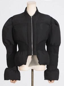 Veste matelassée noire pour femme avec manches bouffantes et taille côtelée