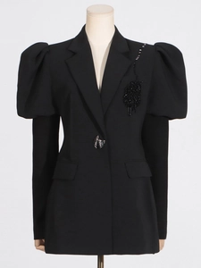 Elegante blazer nero da donna con maniche a sbuffo, bottone a conchiglia e ricami