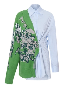 Asymmetrische gebreide top met pixelpatroon en blauwe overhemdkraag in slim fit model