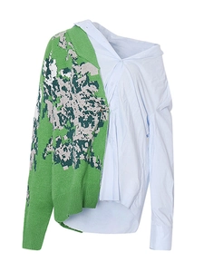 Asymmetrische off-shoulder gebreide cardigan en blauw overhemd hybride top in het groen