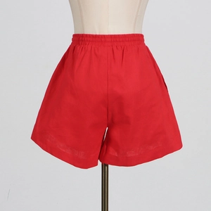 Detailed view of high-waist elastic red shorts made of breathable cotton linen fabric