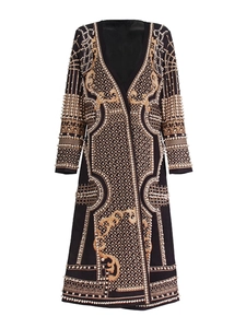 Élégant manteau long noir à col en V avec broderie baroque dorée et perles blanches