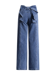 Jean bleu à coupe large pour femme avec un grand nœud en denim à la taille arrière