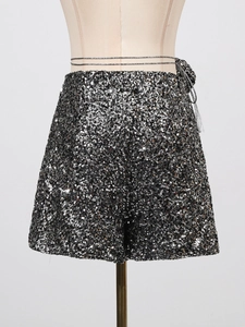 Pailletten-Shorts mit hoher Taille in Schwarz mit doppelten Metallketten und A-Linie