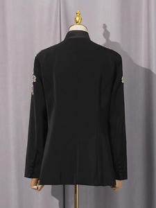 Damen Slim Fit Blazer in Schwarz mit funkelnden Diamantverzierungen an Rücken und Schultern