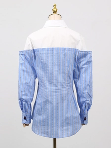 Camicia a maniche lunghe da donna a righe blu con design patchwork e vestibilità aderente