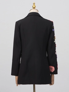 Blazer noir élégant pour femme avec broderie florale 3D sur les manches, vue de dos