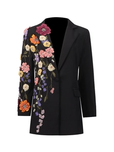 Blazer noir élégant avec broderie florale 3D luxueuse et ornements de perles fines