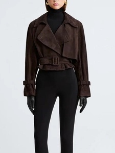 Veste courte marron en similicuir suédé pour femme avec col revers et ceinture taille