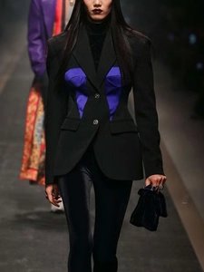 Slim-fit black blazer with purple bustier拼接 and double-button closure for women