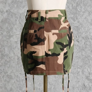 Detail of high-waisted camouflage mini skirt with back pockets and lace-up straps