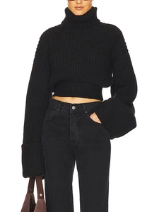 Pull à col montant noir minimaliste avec texture côtelée épaisse et coupe courte mode
