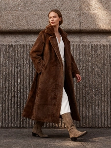 Elegant brown long wool coat with wide lapels and a loose fit for women's autumn style