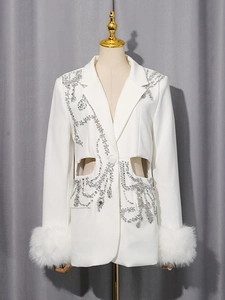 Blazer blanc femme avec découpe à la taille, broderie strass et fausse fourrure aux manches