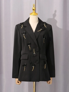 Eleganter schwarzer Doppelreiher-Blazer mit 3D-Blumen und goldenen Fransen-Details