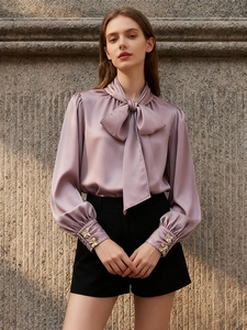 Élégant Chemisier en Satin avec Nœud Femme Style Français Lavande Violet Manches Longues avec Boutons de Fleurs Dorés Haut Bureau